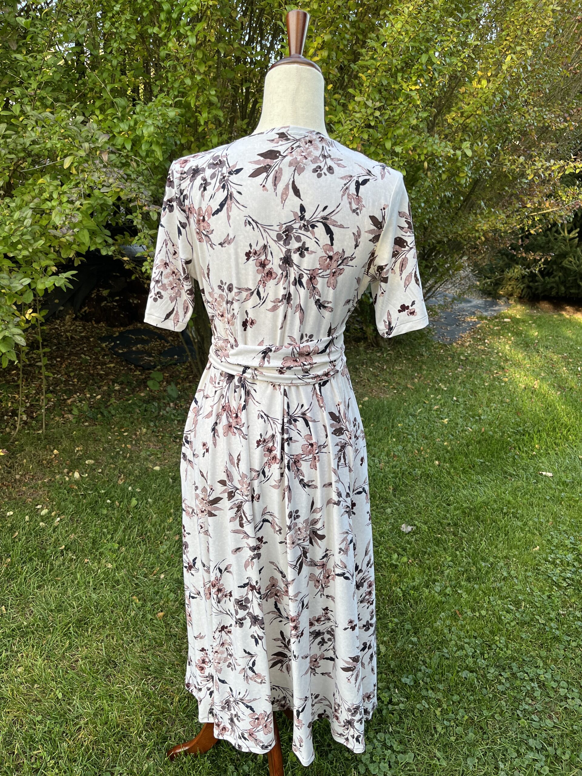 The “Fall Floral” Nursing Friendly Dress in MEDIUM – Victoria's ...