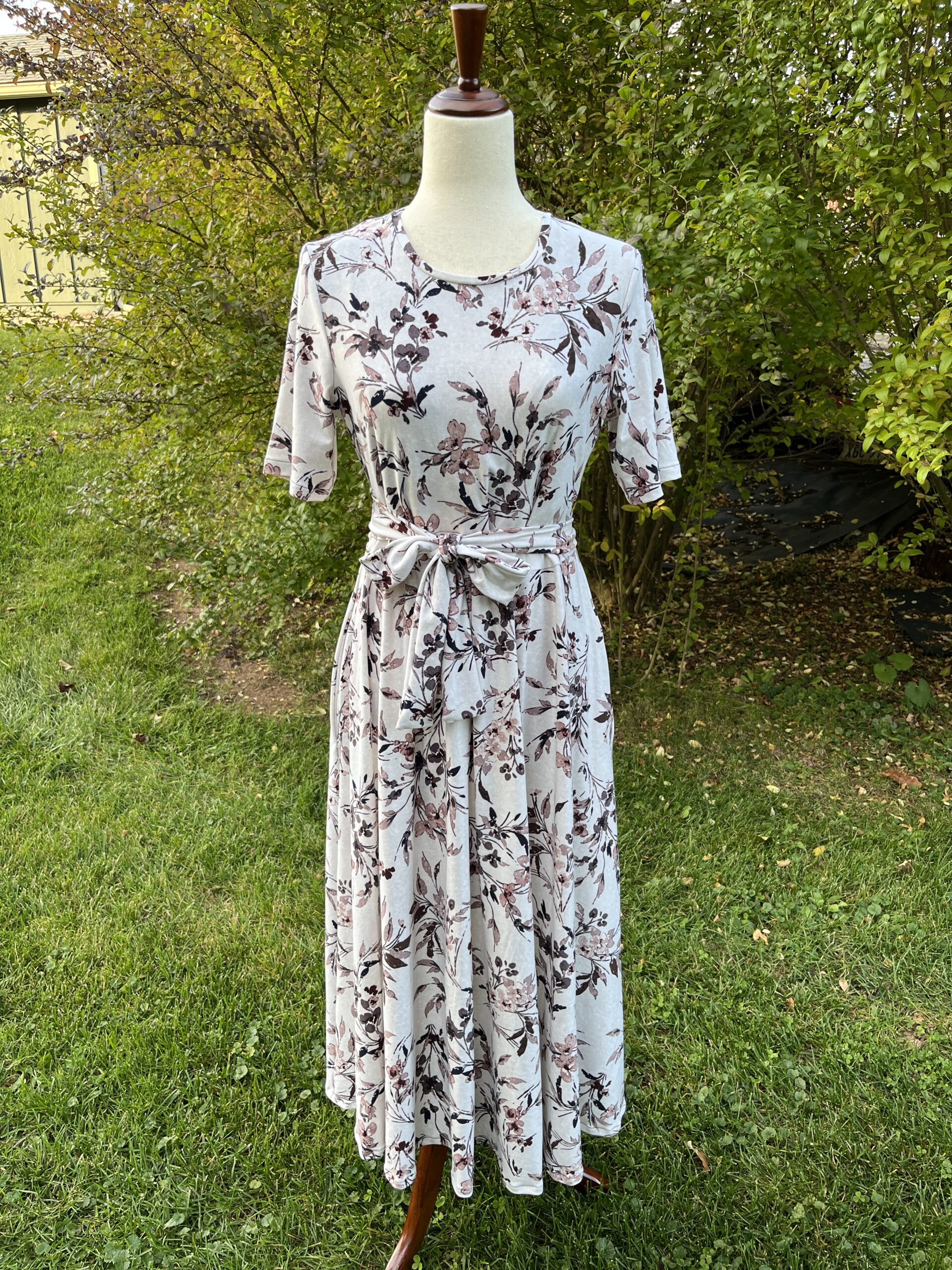 The “Fall Floral” Nursing Friendly Dress in MEDIUM – Victoria's ...