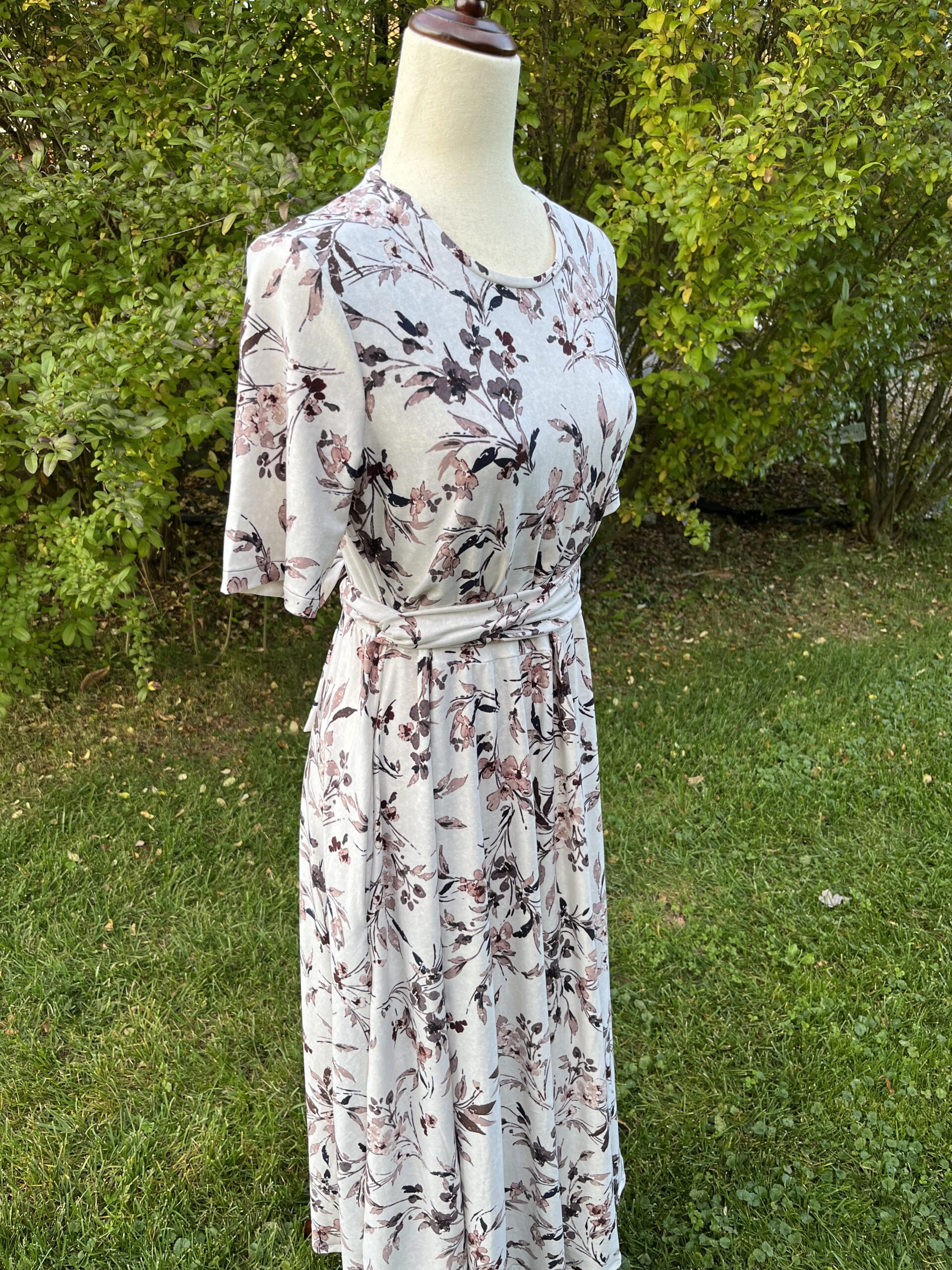 The “Fall Floral” Nursing Friendly Dress in MEDIUM – Victoria's ...