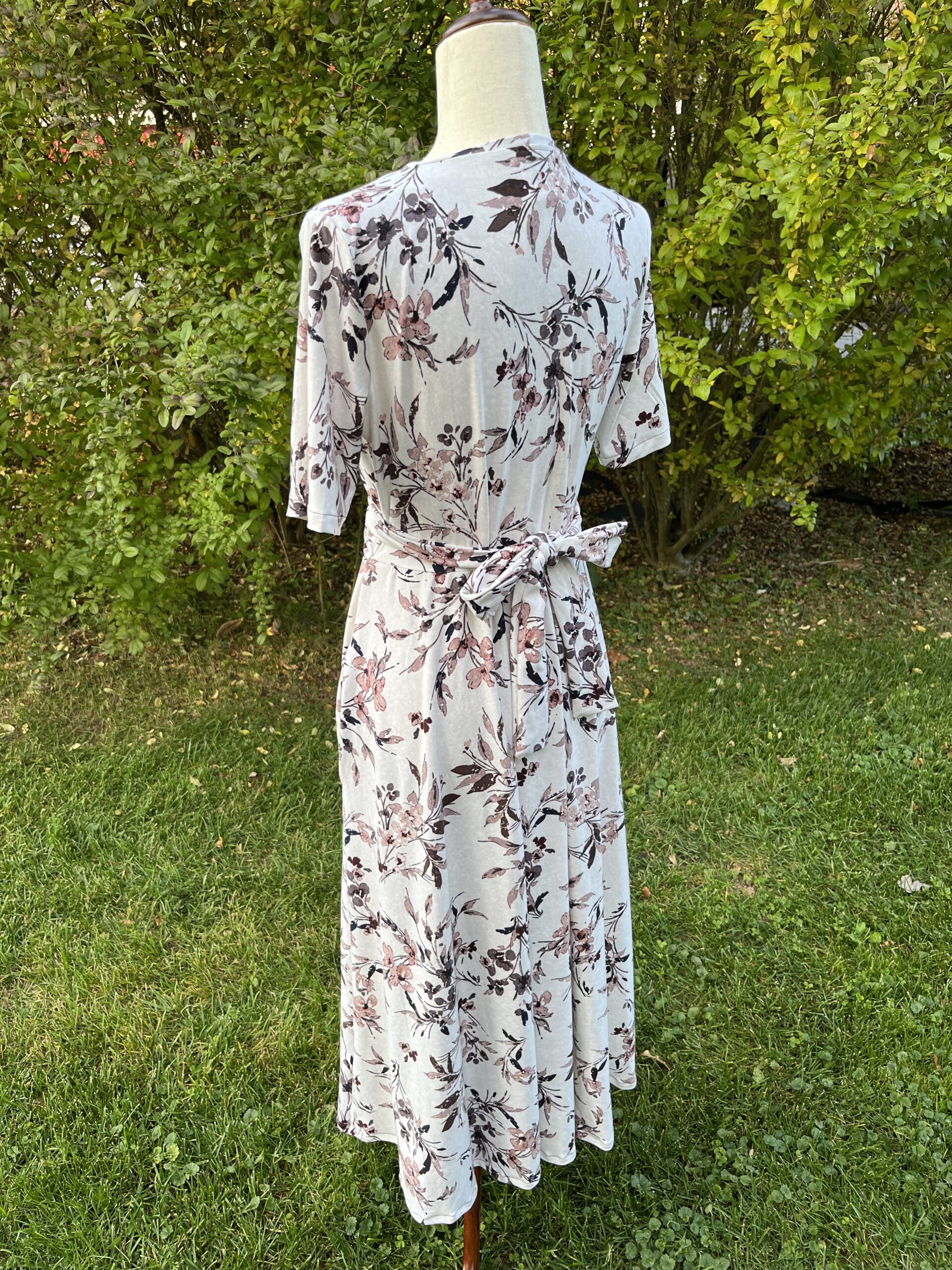 The “Fall Floral” Nursing Friendly Dress in MEDIUM – Victoria's ...